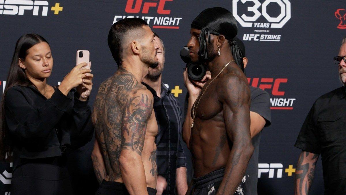 Hakeem Dawodu and Cub Swanson face off. Photo by Sports Illustrated.