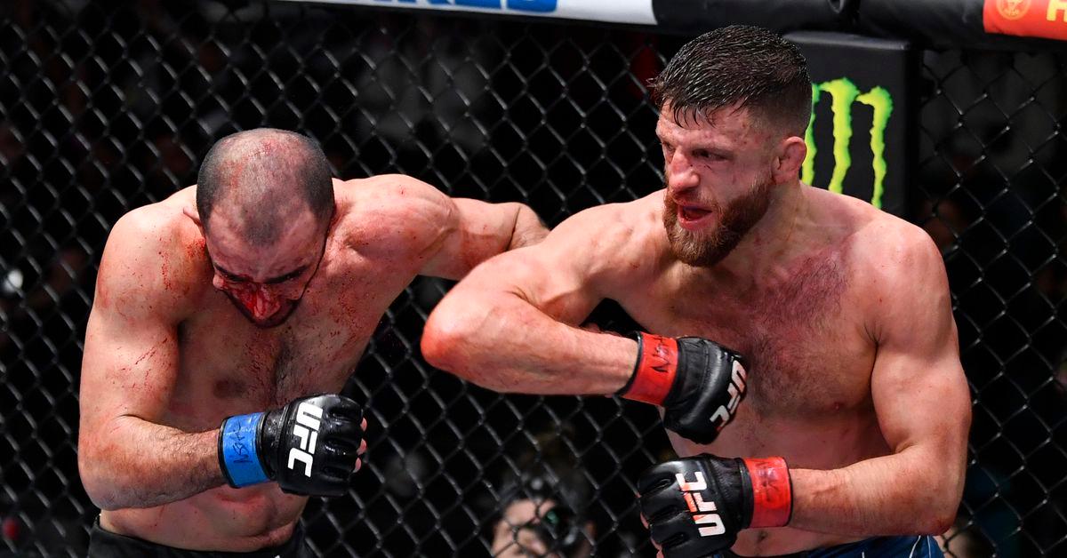 Calvin Kattar hits Giga Chikadze with an elbow. Getty Images