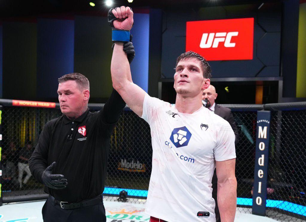 Movsar Evloev gets his hand raised after defeating Dan Ige. Credits to: Chris Unger of Getty Images.