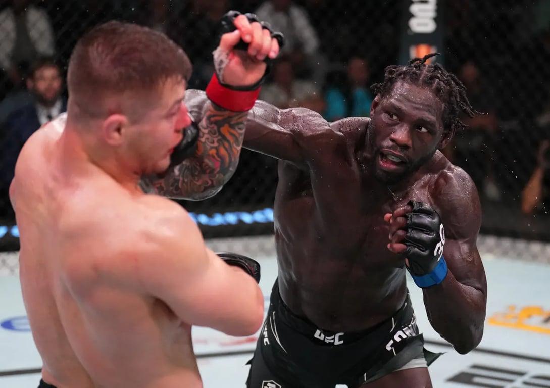 Jared Cannonier piecing up Marvin Vettori. Credits to: Chris Unger - Zuffa LLC.