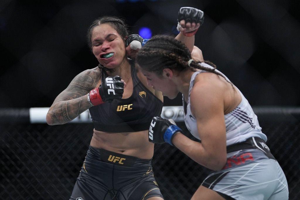 Juliana Pena cracking Amanda Nunes during their first bout at UFC 269. Credits to: Stephen R. Sylvanie - USA TODAY Sports.