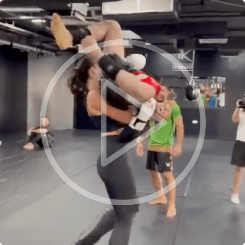 6'4 kickboxer Katarina Kavaleva manhandles Merab Dvalishvili