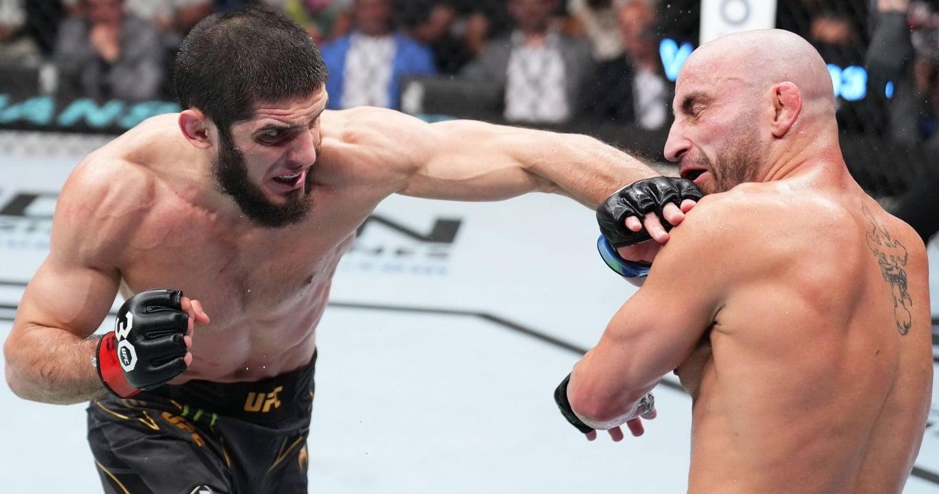 Islam Makhachev stuns Alexander Volkanovski with a big left hand. Credits to: Zuffa LLC