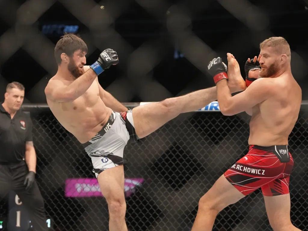 Magomed Ankalaev attacking Jan Blachowicz in his last bout. Credits to: Stephen R. Sylvanie - USA TODAY Sports.