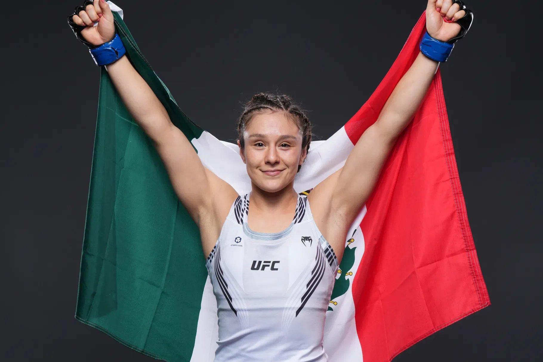 Alexa Grasso poses with the Mexican flag. Credits to: Mike Roach-Zuffa LLC