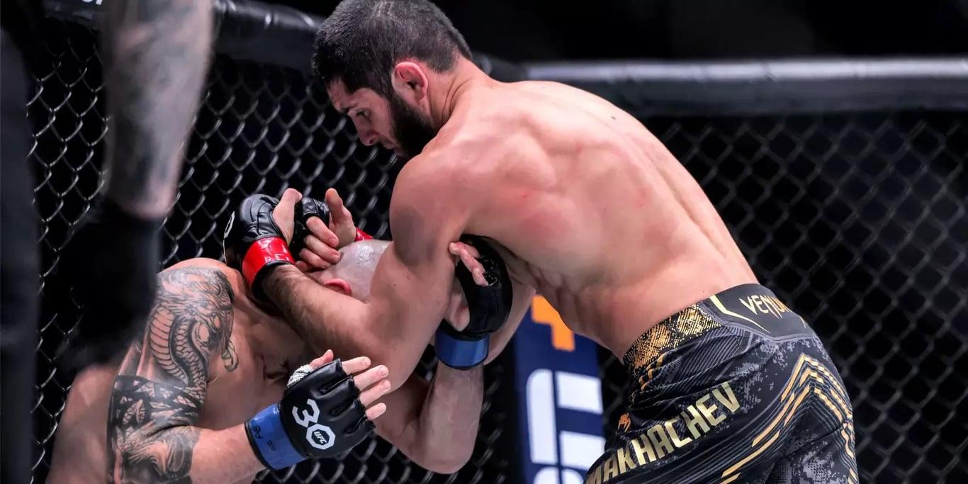 Islam Makhachev clinching Alexander Volkanovski at UFC 294. Credits to: Craig Kidwell - USA TODAY Sports.