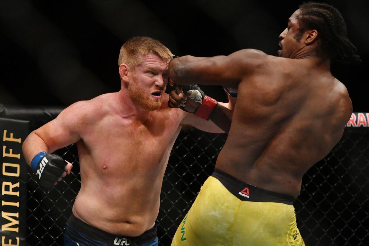 Ryan Spann exchanges punches with Sam Alvey. Credit: DraftKings Network.