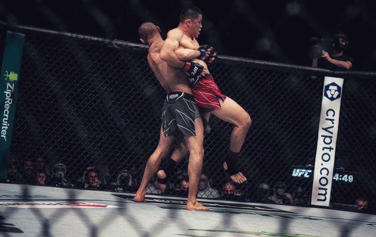 Khamzat Chimaev holds his opponent in the air as he converses with Dana White. Credits to: Craig Kidwell.