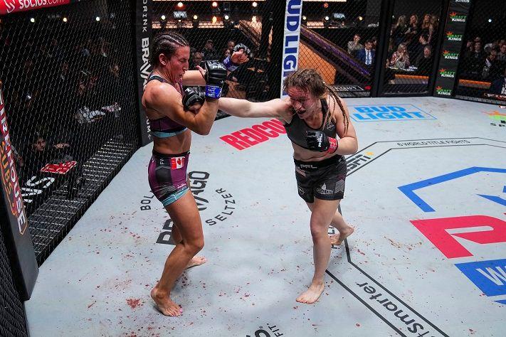 Aspen Ladd out-pointing Julia Budd en-route to a split decision victory. Credits to: Jay Anderson - Cageside Press