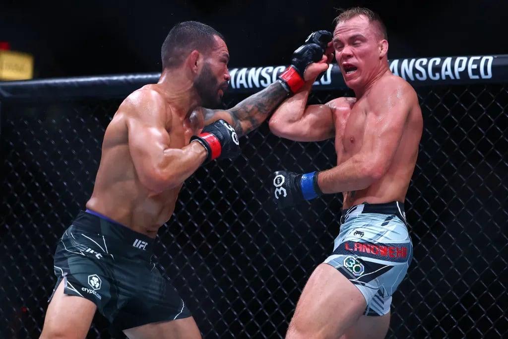 Dan Ige brawling with Nate Landwehr at UFC 289. Credits to: Sergei Belski - USA TODAY Sports.