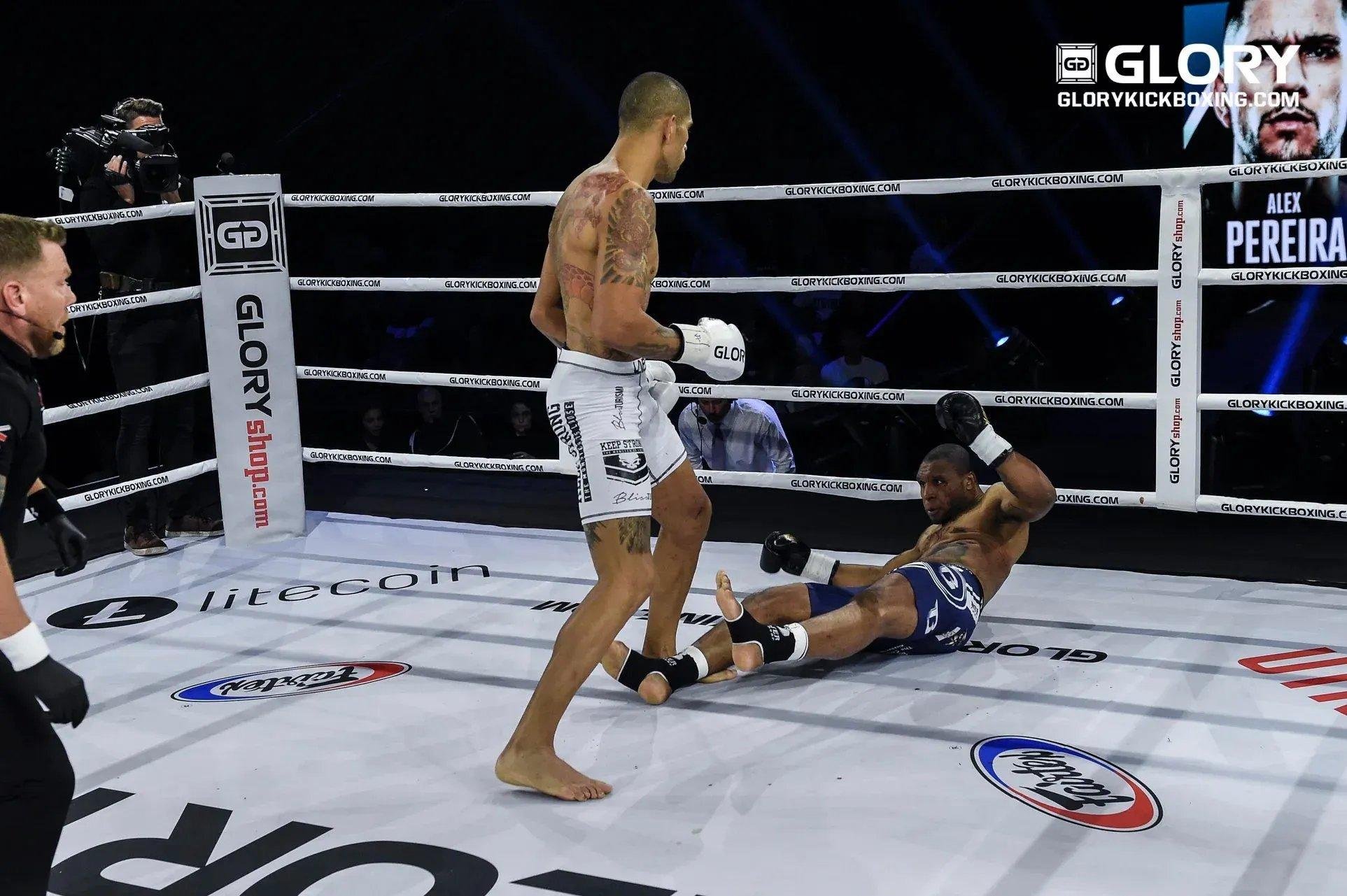 Alex Pereira def. Jason Wilnis by knockout. Credit: Glory Kickboxing.