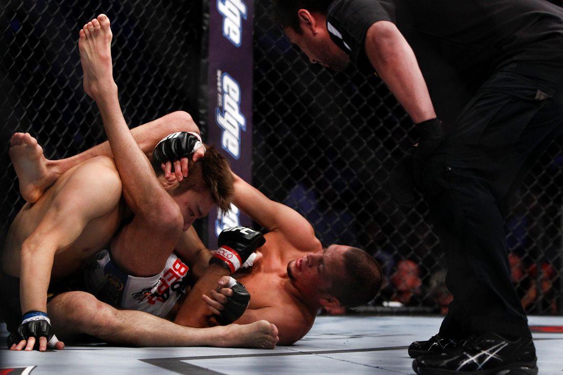 Nate Diaz submits Takanori Gomi at UFC 135. Credits to: Esther Lin/MMAFighting