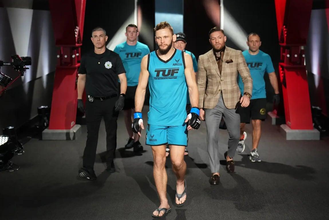 Aaron McKenzie walking out alongside coach McGregor. Credits to: UFC.