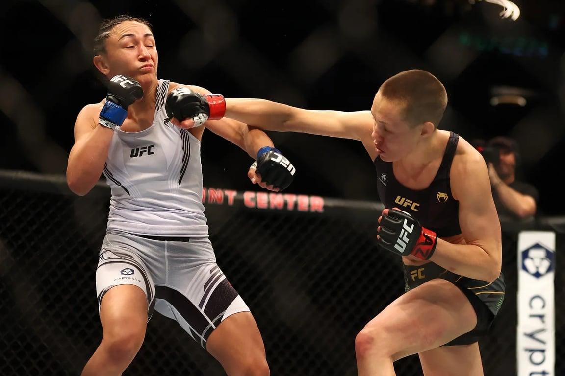 Rose Namajunas and Carla Esparza during their confusing bout. Credits to:  Mark J. Rebilas - USA TODAY Sports.