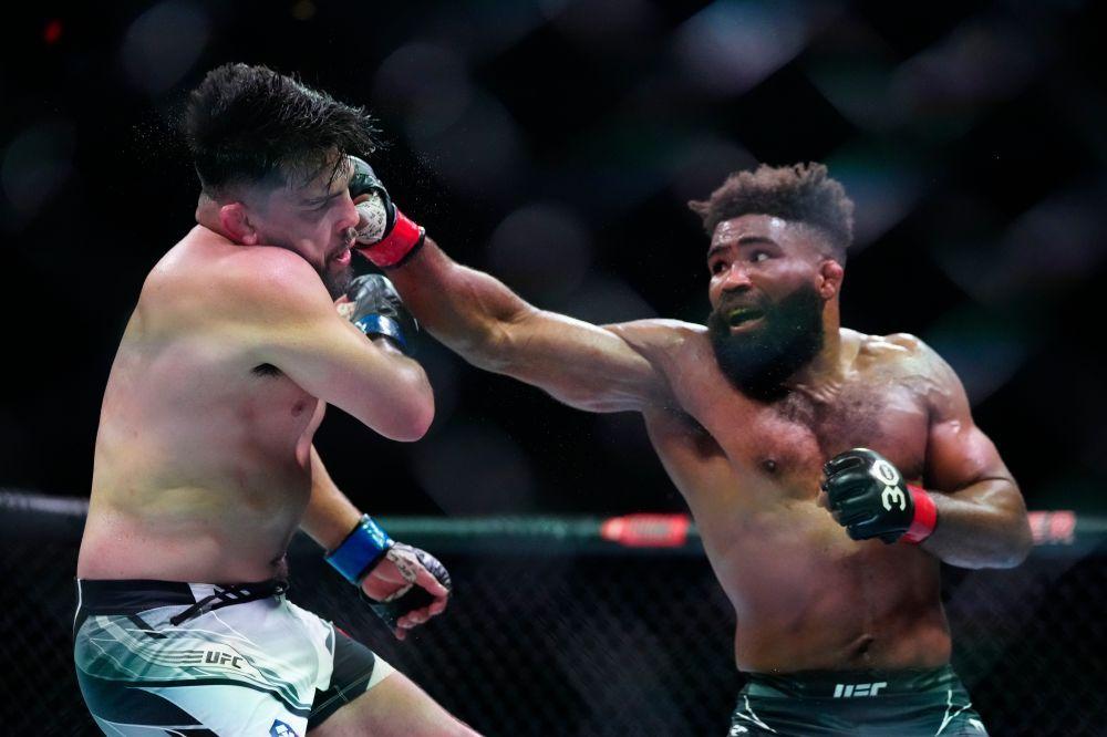 Chris Curtis throwing against Kelvin Gastelum in their FOTN bout at UFC 287. Credits to: Rich Storry - USA TODAY Sports.