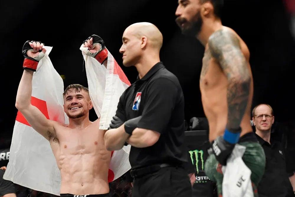 Nathaniel Wood after securing the submission over José Alberto Quiñónez.