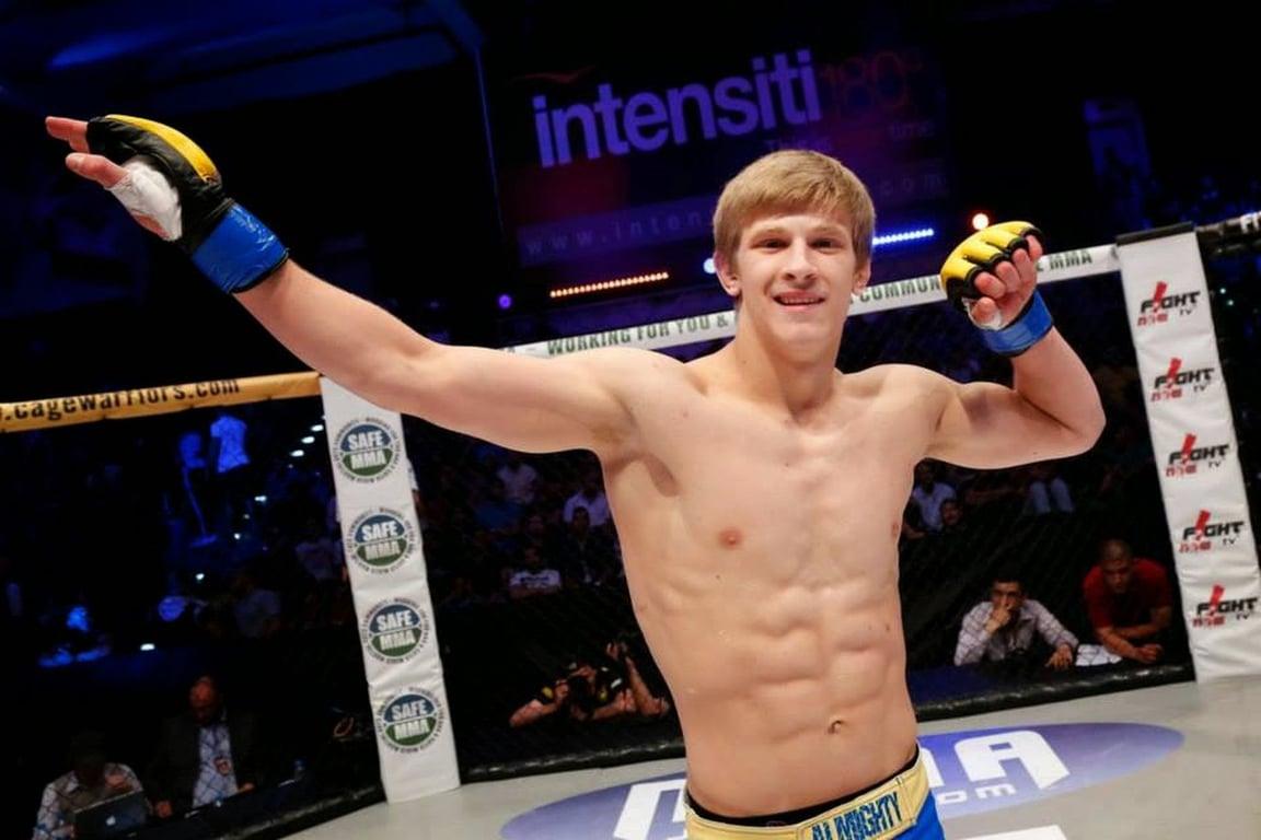 Arnold Allen celebrating a win in Cage Warriors. Credits to: Dolly Clew-Cage Warriors.