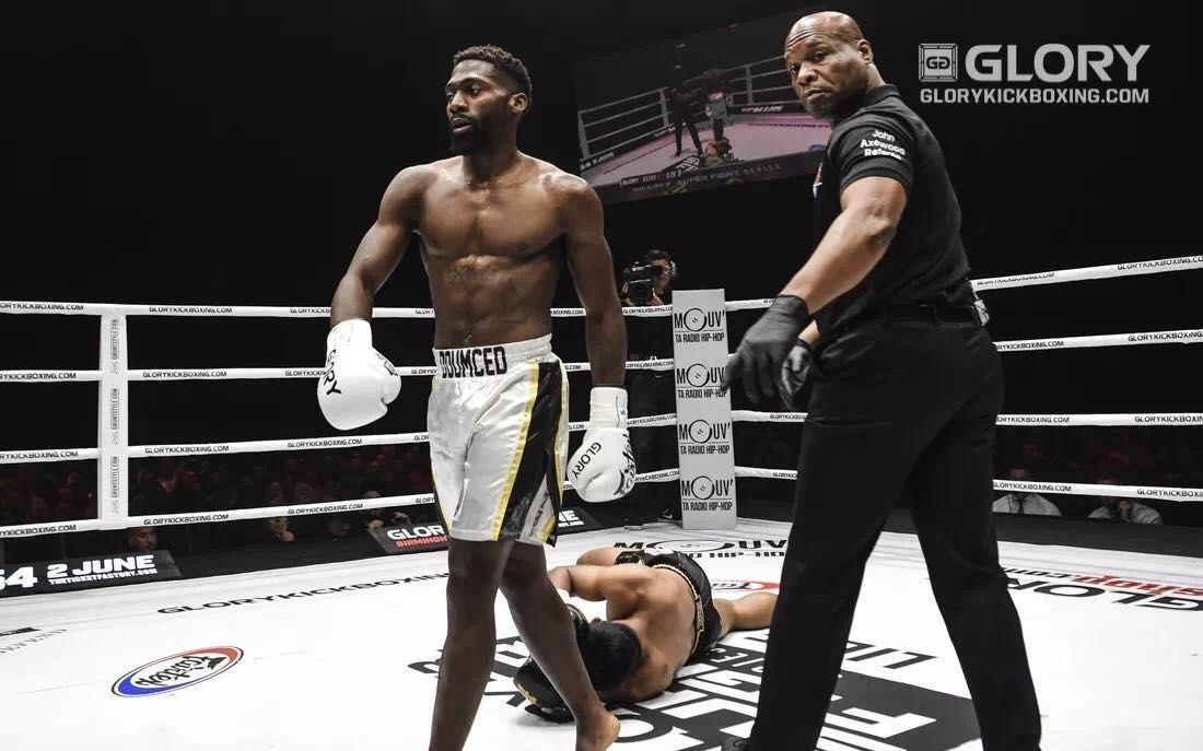 Cédric Doumbé securing his fortieth career knockout against Thongchai Sitsongpeenong. Credits to: Glory Kickboxing.