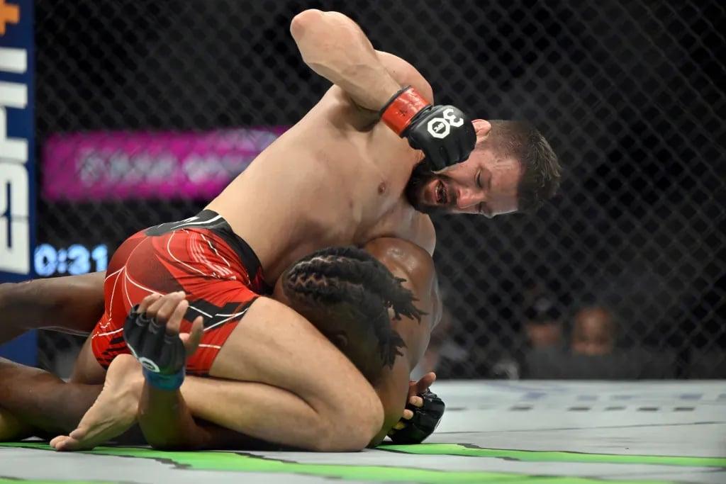 Mateusz Gamrot out-grappling Jalin Turner at UFC 285. Credits to: AP Photo - David Becker.