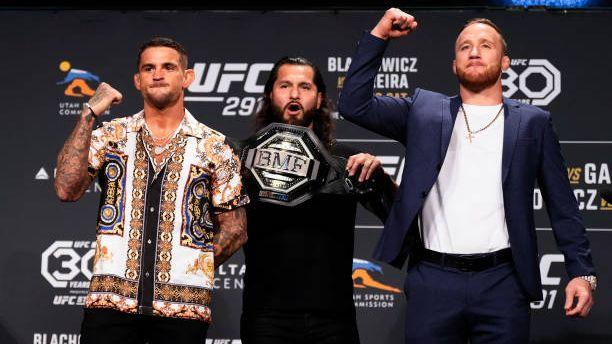  Dustin Poirier and Justin Gaethje after the UFC 291 press conference with Jorge Masvidal holding up the BMF belt. Credits to: Jeff Bottari - Zuffa LLC.