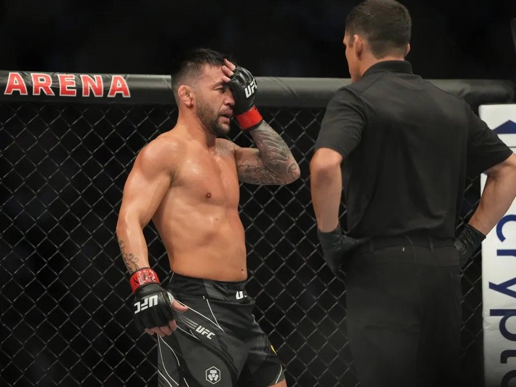 Pedro Munhoz reacts after having his eye poked by Sean O'Malley. Credits to: Stephen R. Sylvanie-USA TODAY Sports.