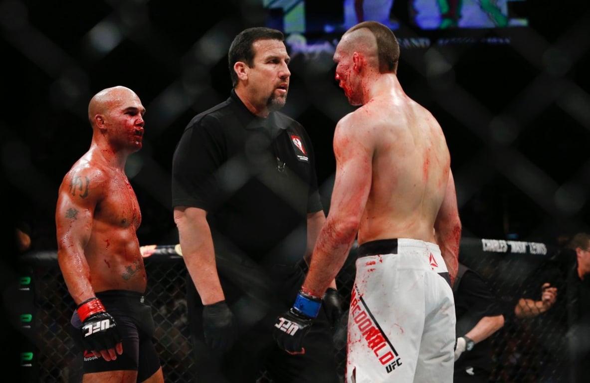 Rory Macdonald and Robbie Lawler stare into each other's eyes mid-fight. Credits to: Esther Lin, MMA Fighting