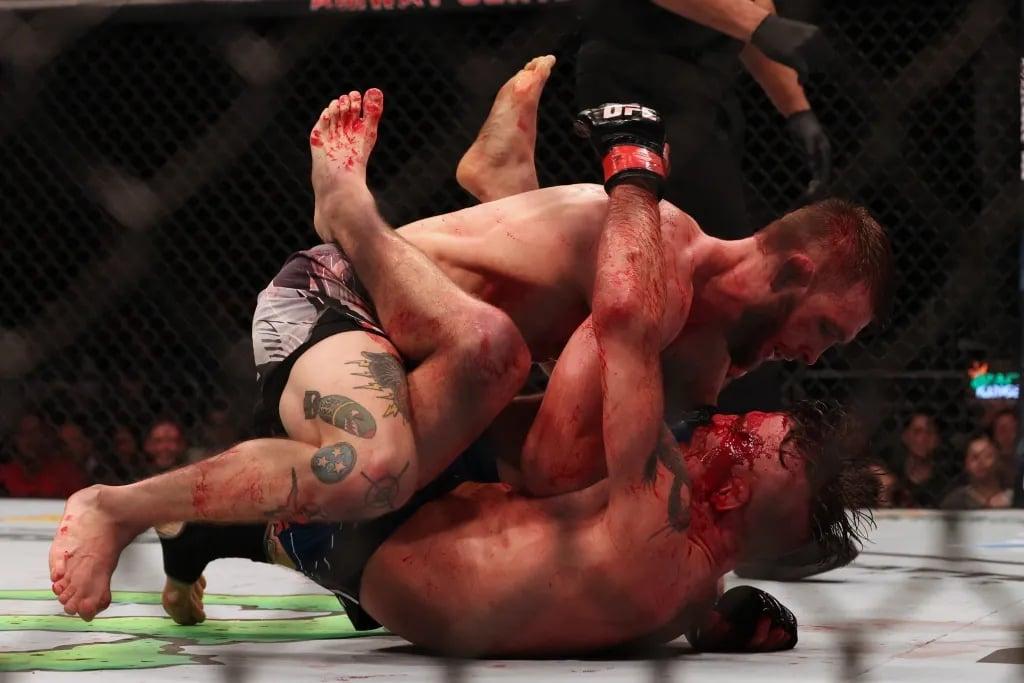 Jonathan Pearce bloodying Darren Elkins at UFC Fight Night: Thompson vs. Holland. Credits to: Stephen R. Sylvanie - USA TODAY Sports.