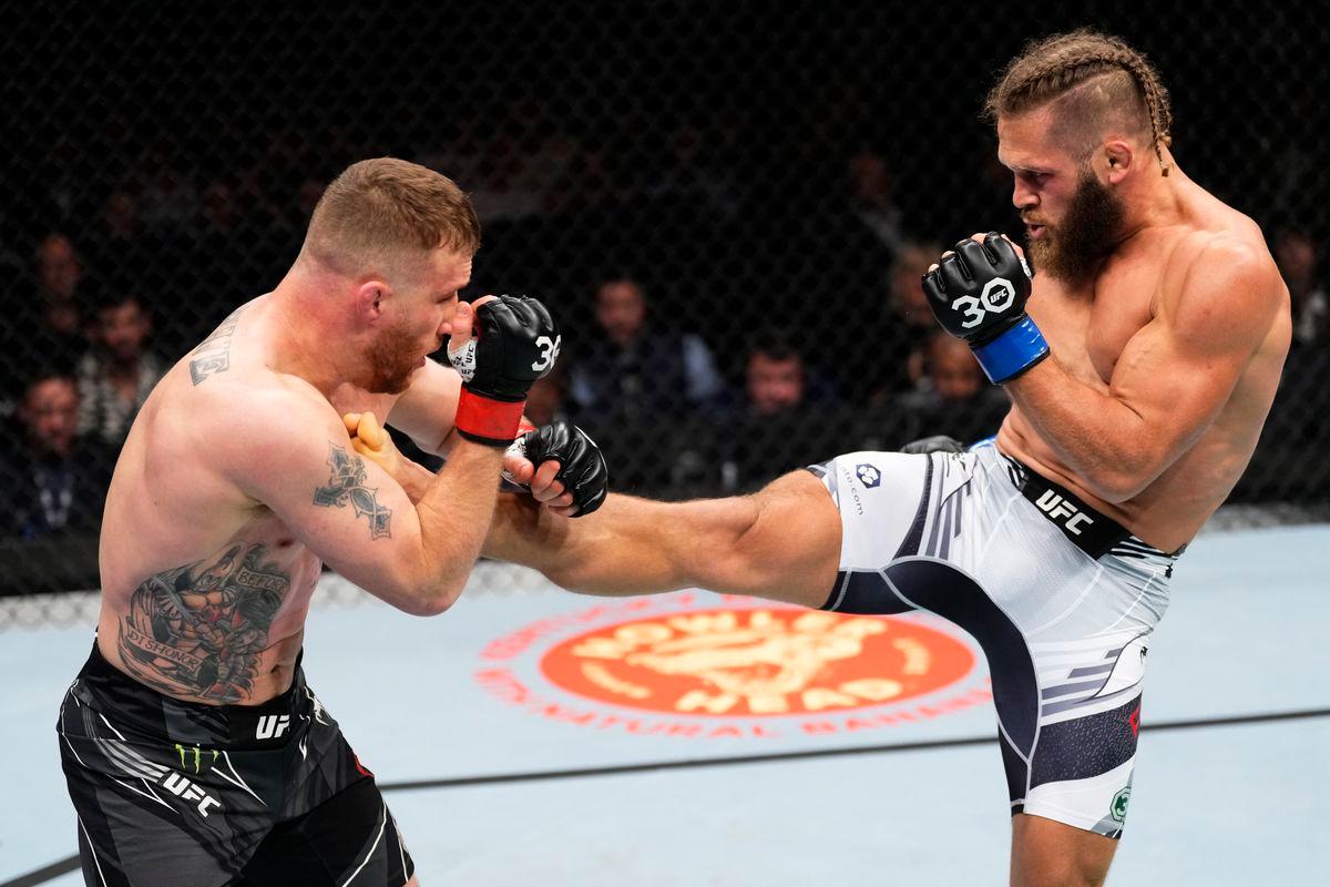 Rafael Fiziev lands a kick on Justin Gaethje. Credit: MMA Fighting.