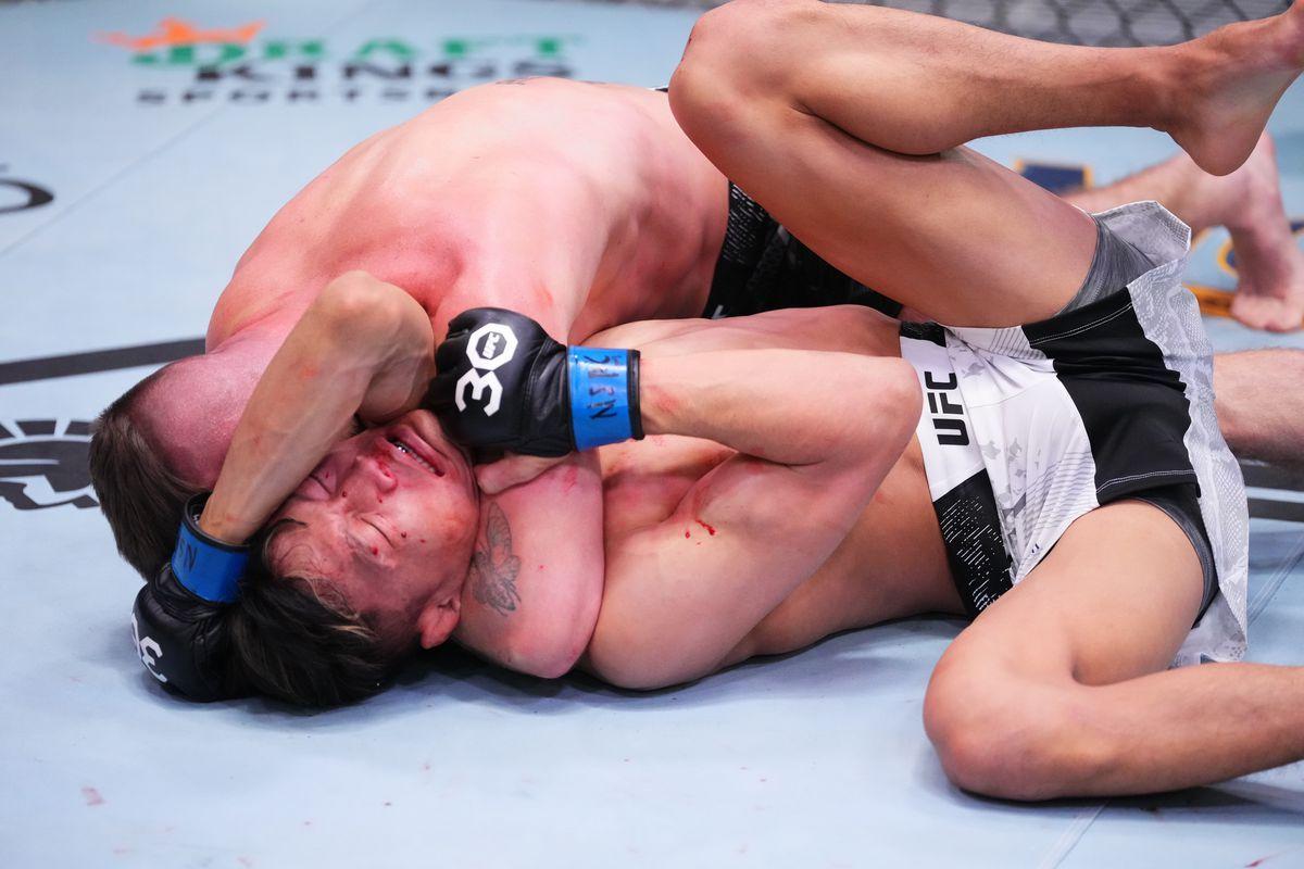 Tim Elliott chokes out Sumudaerji. Credit: MMA Fighting.