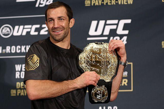 Many expected Luke Rockhold to have a long reign with the Middleweight title, but he was unable to defend his title even once. Credits to: Dave Mandel-Sherdog