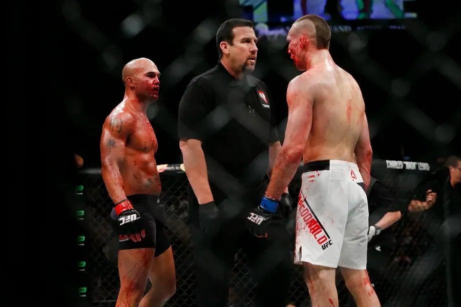Robbie Lawler staring down Rory MacDonald in their title bout. Credits to: Esther Lin - MMA Fighting.