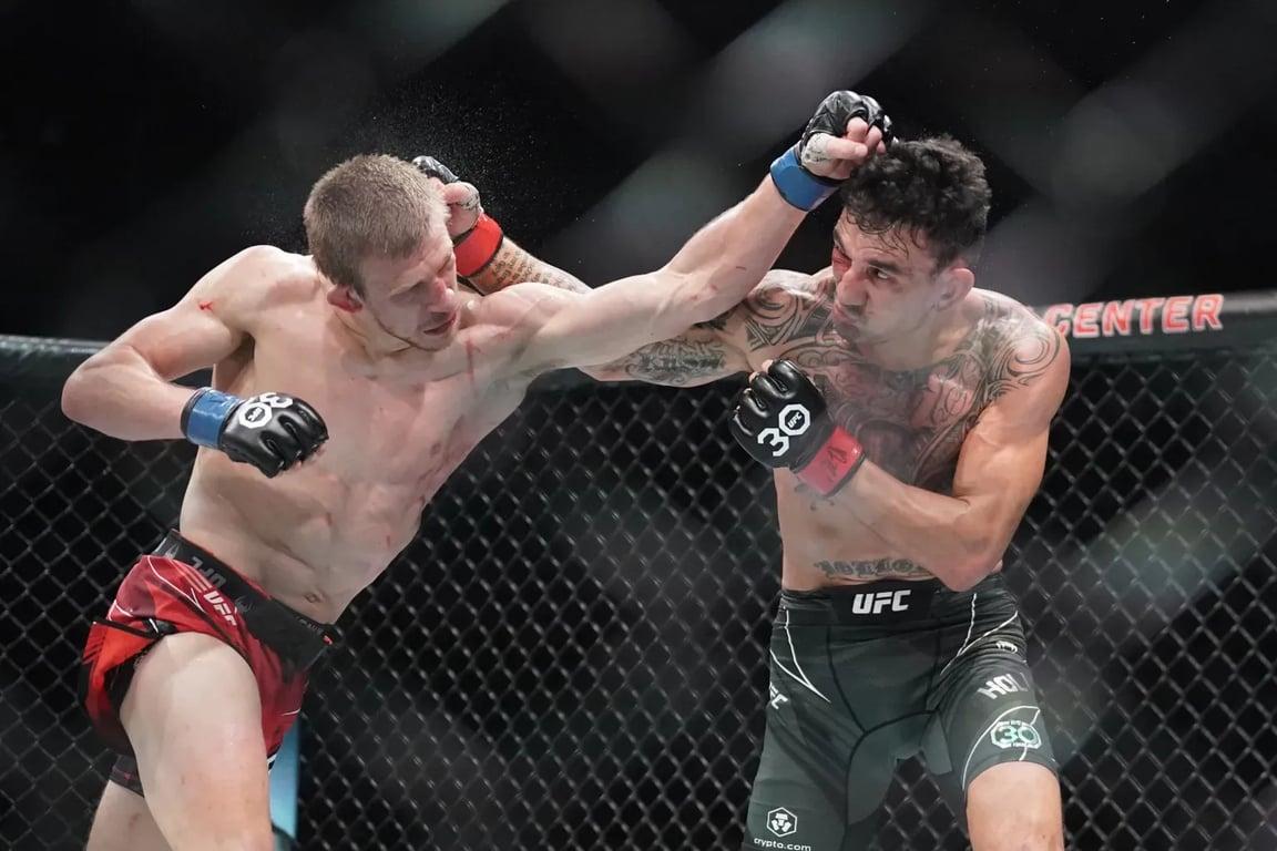 Arnold Allen trading blows with Max Holloway in his last bout. Credits to: Denny Medley - USA TODAY Sports.