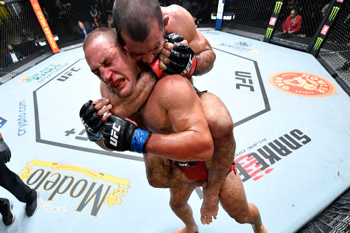 Rodolfo Vieira chokes out Dustin Stoltzfus. Credit: MMA Mania.